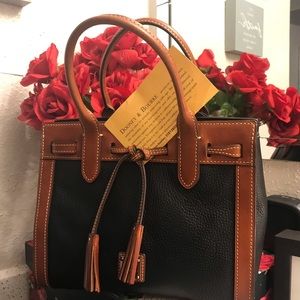 🛍️🛍️ Dooney & Bourke Black Satchel